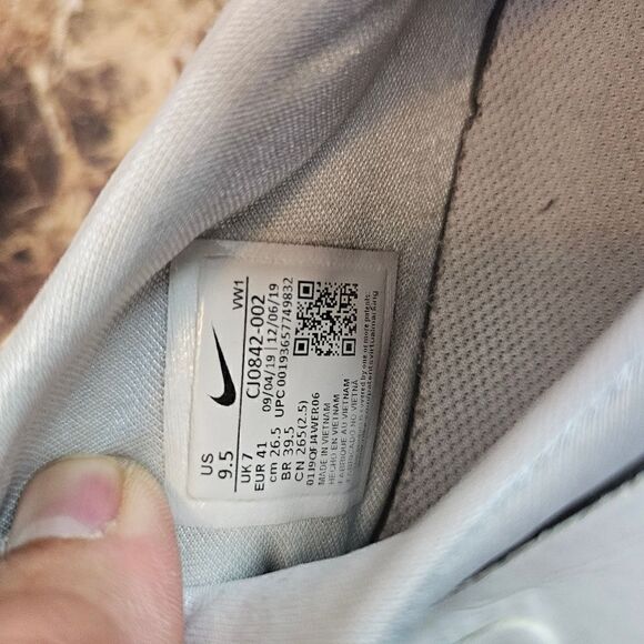 Nike women's Air Max Bella white running training shoes size 9.5.  564 - Picture 10 of 11